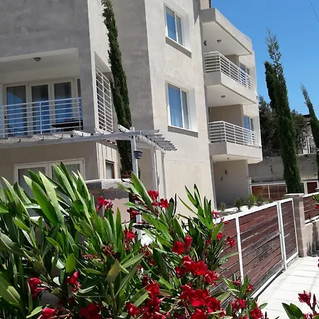 Saint John Sia House *