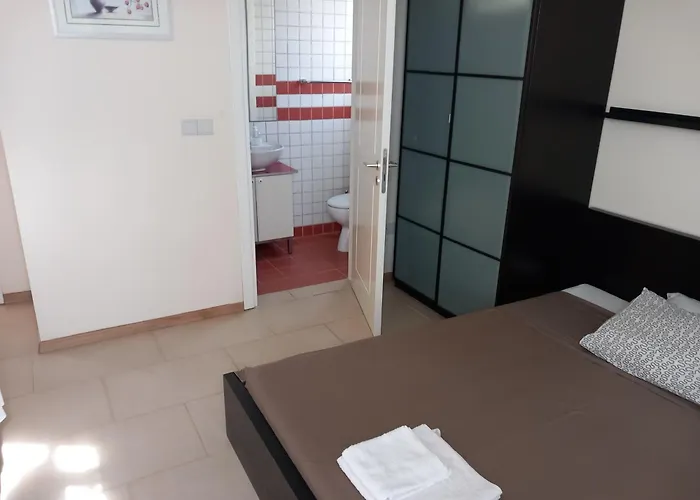 Saint John Sia House *