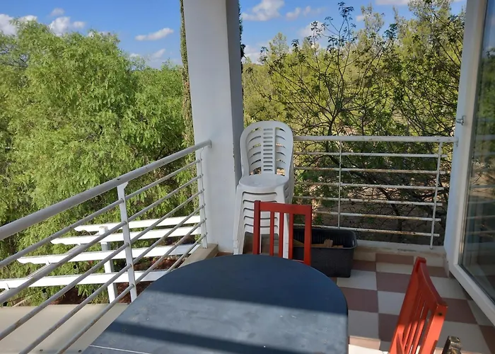 Saint John Sia House *